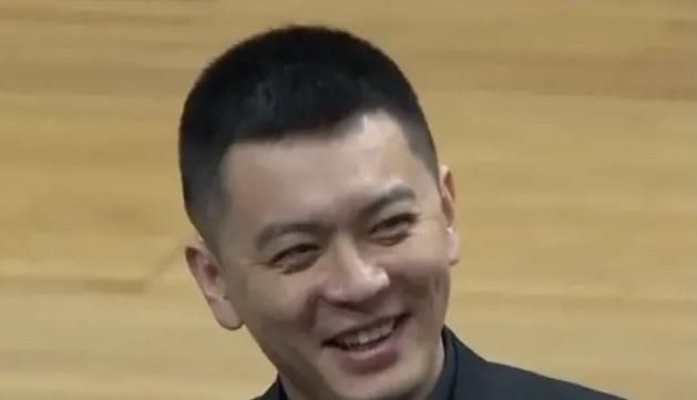 美女扒开尿口让男人舔