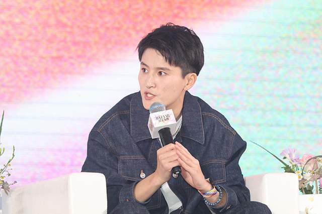 嗯啊h客厅hh青梅h日日偷换